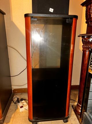 Equipo de música Technics con altavoces JBL
