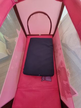 Parque infantil y cuna de viaje con cambiador.