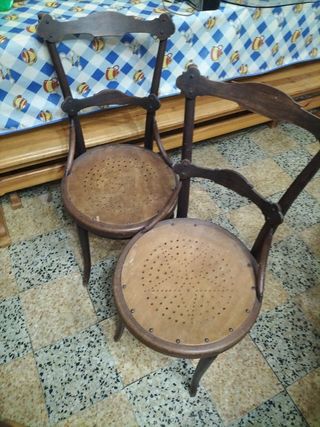 2 Cadeiras antigas madeira