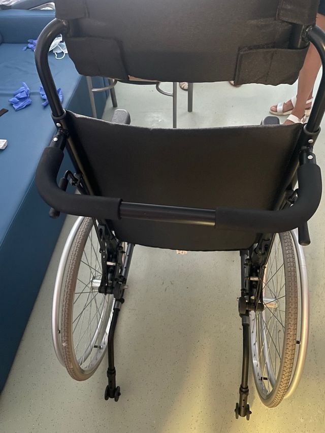 Silla de ruedas reclinable