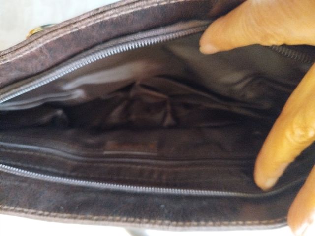 Bolso de mano nuevo y asa