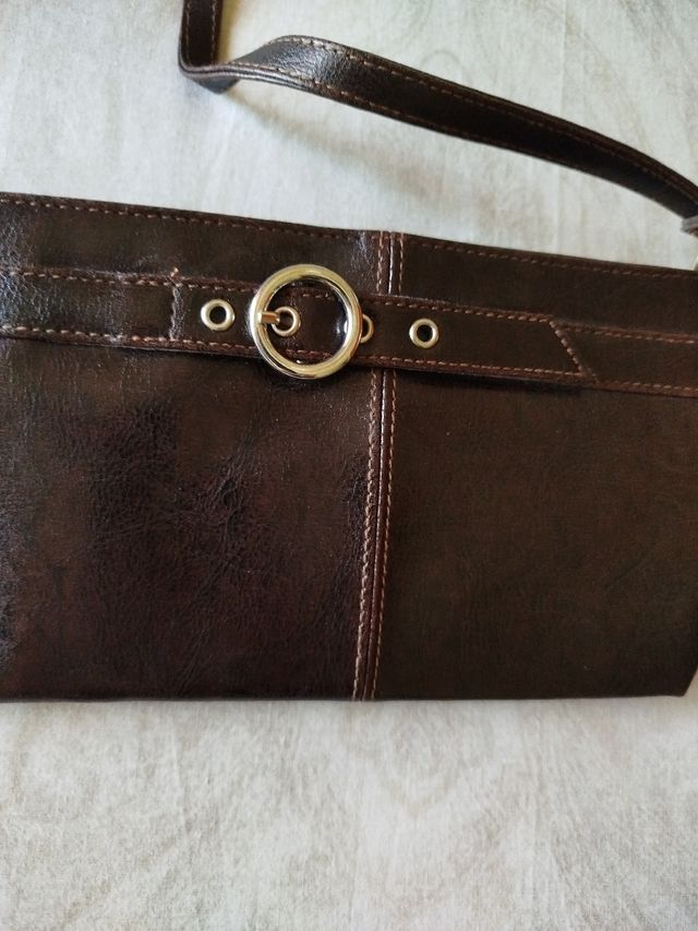 Bolso de mano nuevo y asa