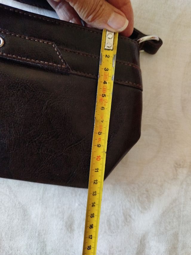 Bolso de mano nuevo y asa