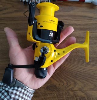 Carrete de pesca metalico serie 12 / 7000