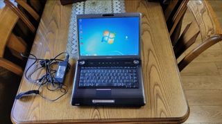 Portátil Toshiba Core 2 Duo x64 W7 HDMI