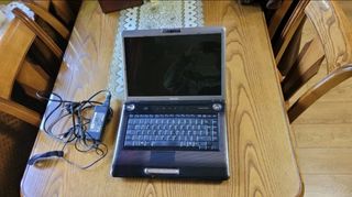 Portátil Toshiba Core 2 Duo x64 W7 HDMI