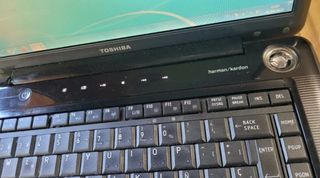 Portátil Toshiba Core 2 Duo x64 W7 HDMI