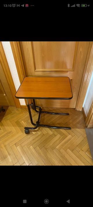 Mesa regulable para encamados
