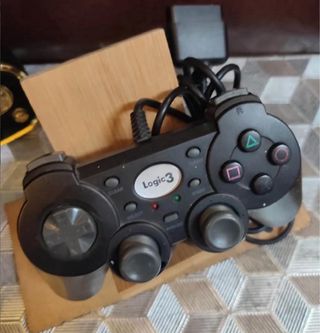 Mando Logic3 para PS2 funcional, tiene una rotura