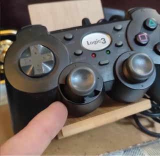 Mando Logic3 para PS2 funcional, tiene una rotura