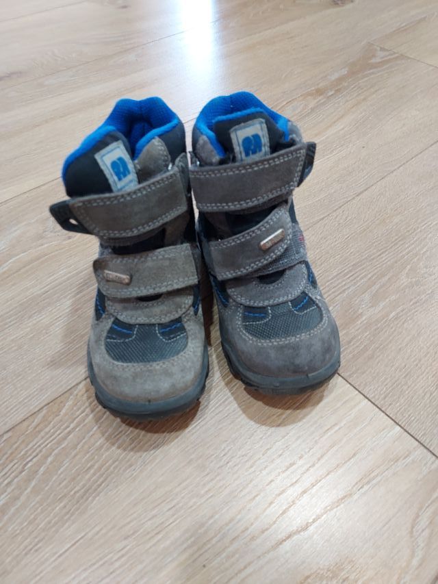 Sneakers da montagna taglia 26