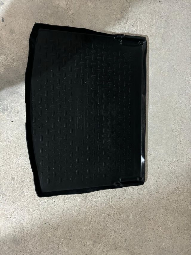 Bandeja maletero toyota auris