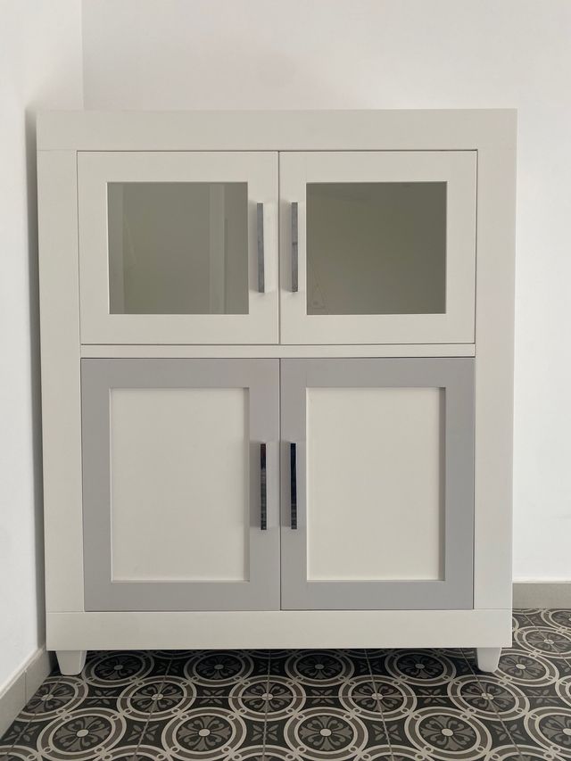 2 Muebles de salon, vajillero y vitrina