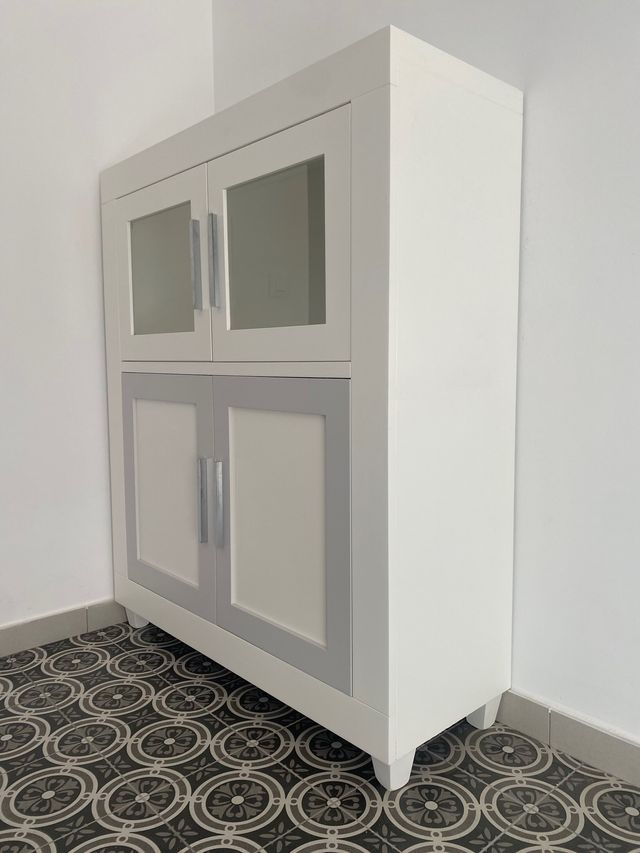 2 Muebles de salon, vajillero y vitrina