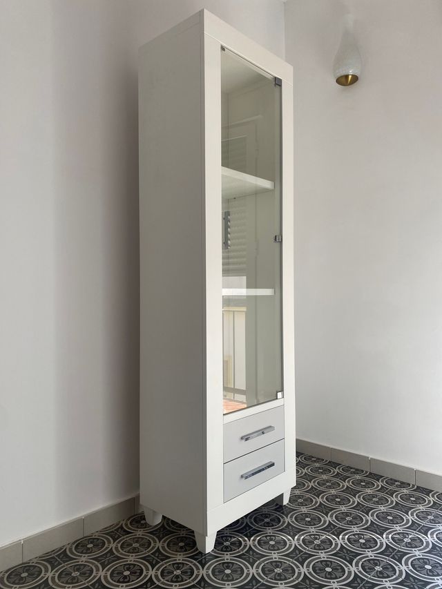 2 Muebles de salon, vajillero y vitrina