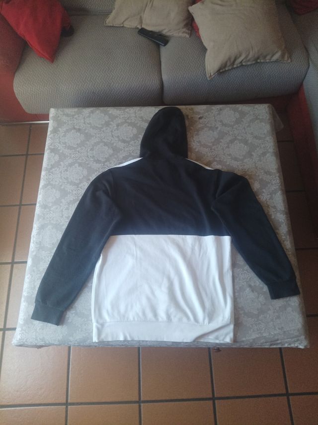 Sudadera Adidas blanca y negra
