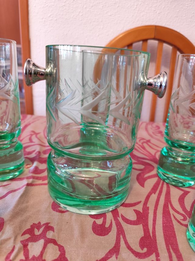 Conjunto vasos y cubitera hielo