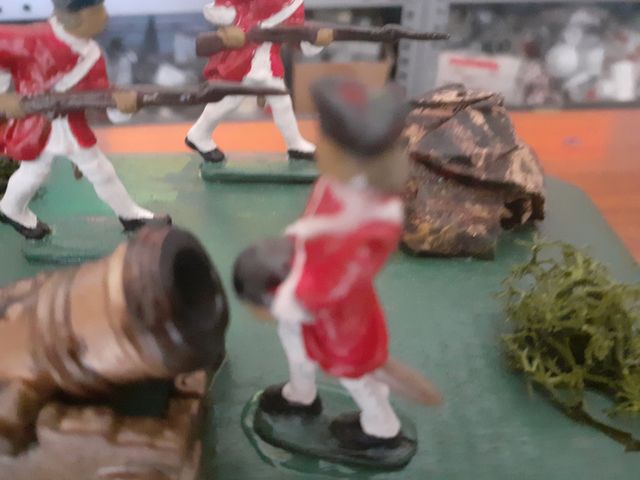 Escena de soldados de plomo con.bombarda