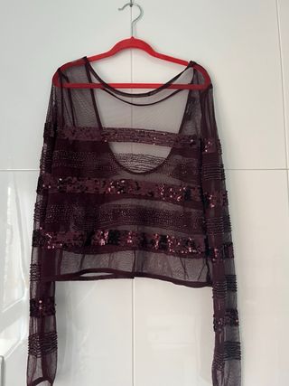 Top de tul transparente con brillos