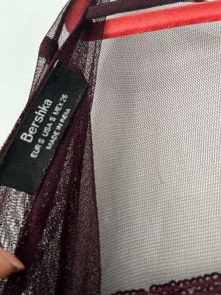 Top de tul transparente con brillos