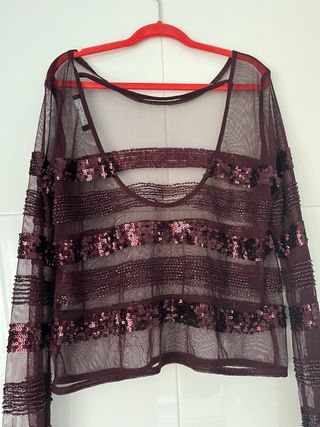 Top de tul transparente con brillos