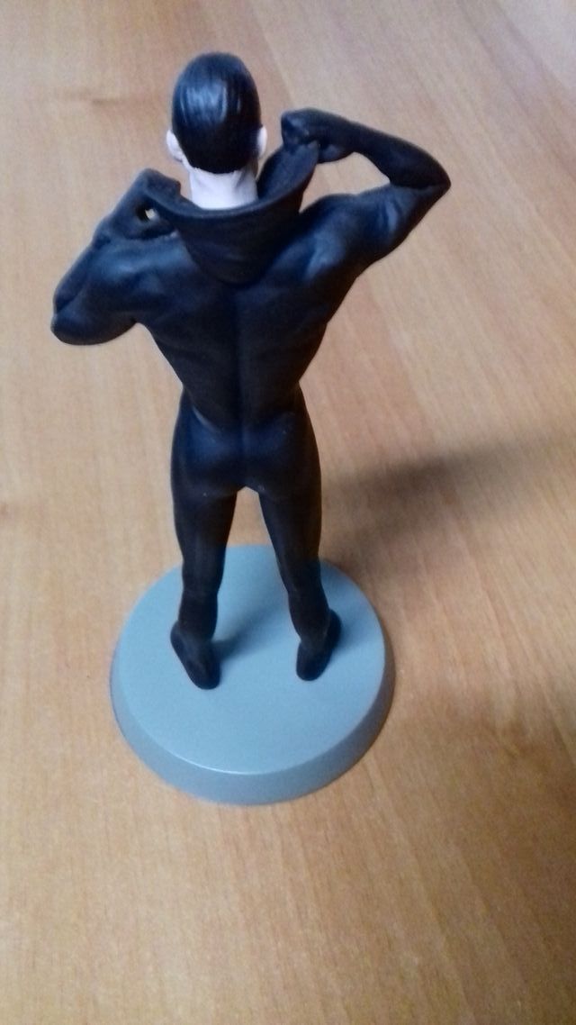 personaggio diabolik in metallo