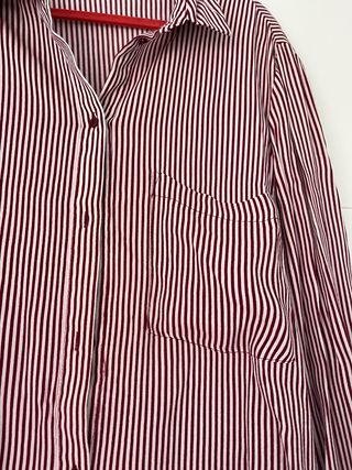 Camisa de rayas granate y blanco 
