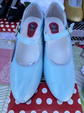 Zapatos de flamenca  azul cielo
