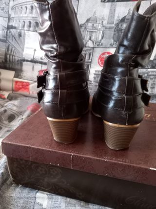 Botines Camperos vintage de color marrón talla 40