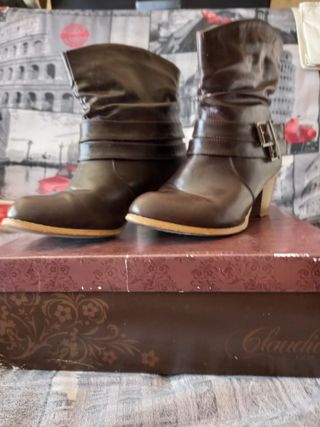 Botines Camperos vintage de color marrón talla 40