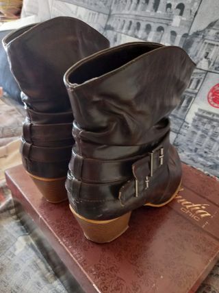 Botines Camperos vintage de color marrón talla 40