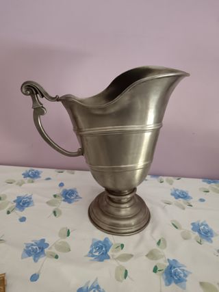 Vaso a forma di elmo in peltru ar bre