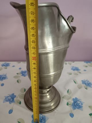 Vaso a forma di elmo in peltru ar bre