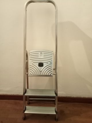 Escalera metálica de 3 peldaños