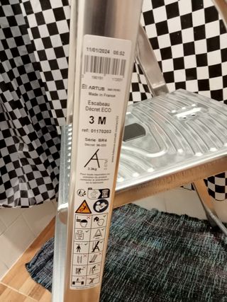 Escalera metálica de 3 peldaños