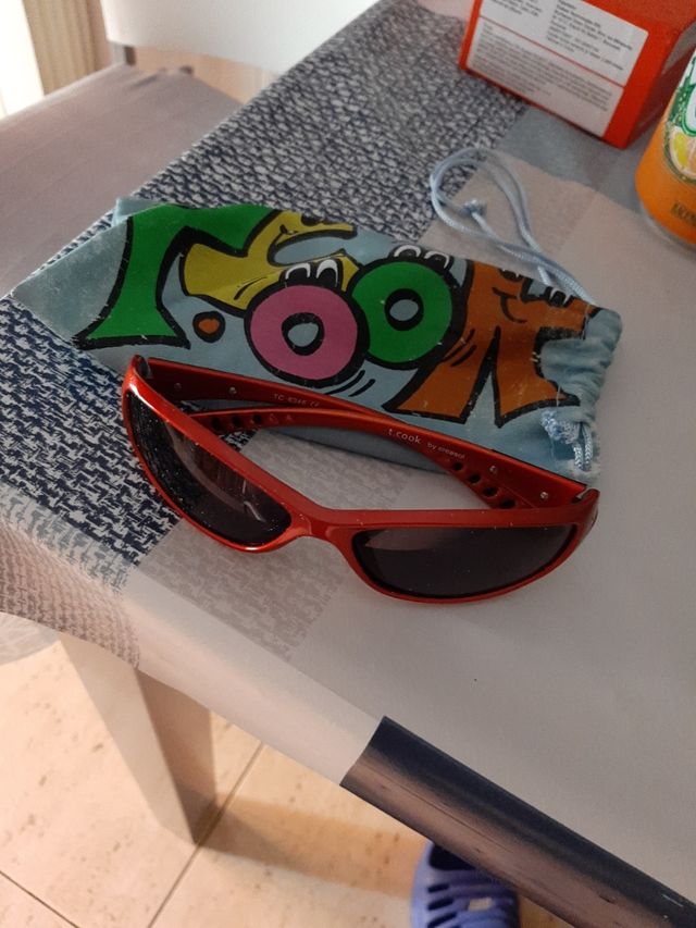 Occhiali da sole + custodia