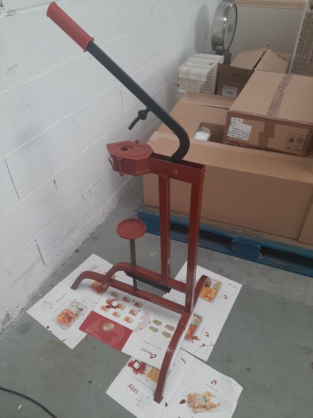 PARA ENCORCHAR BOTELLAS