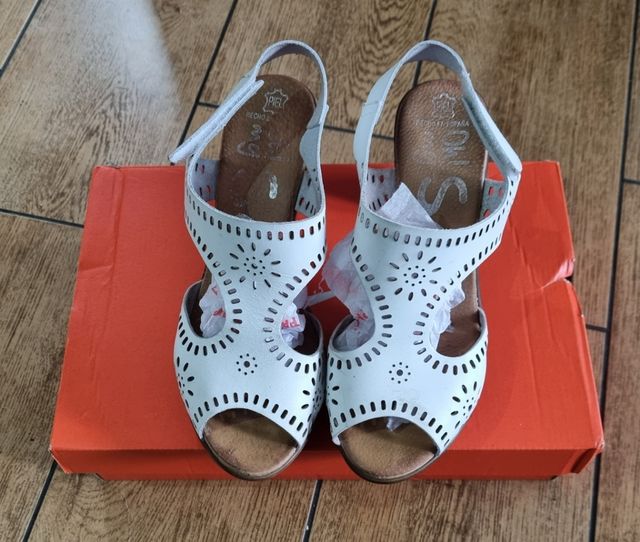 Sandalias zapatos blancos