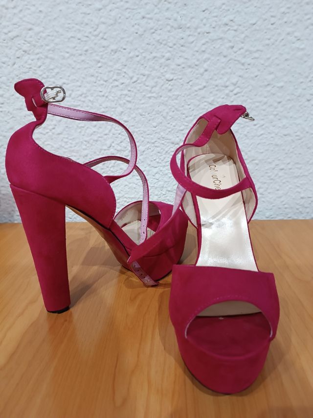 Zapatos fucsias de tacón 