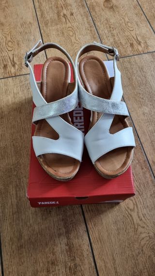 Sandalias de tacón blancas
