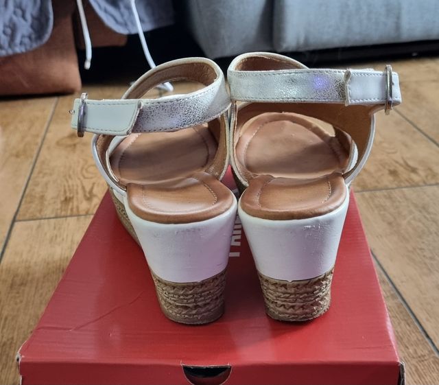 Sandalias de tacón blancas