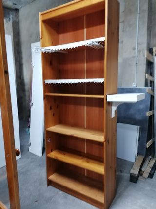 2 Estanterías madera. Muy bien cuidadas.