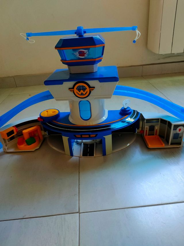 Torre de control más muñecos Super Wings