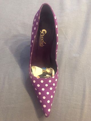 Zapatos salón color morado y blanco