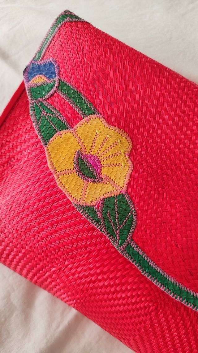 Cartera de mano con bandolera