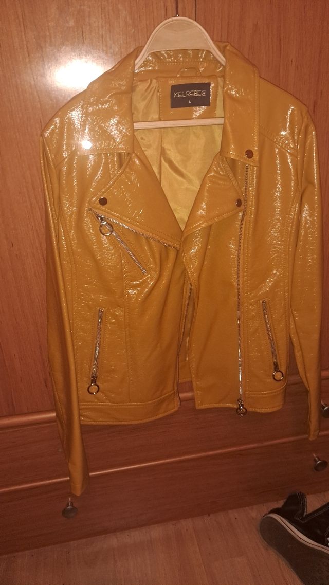 Preciosa chaqueta color camel