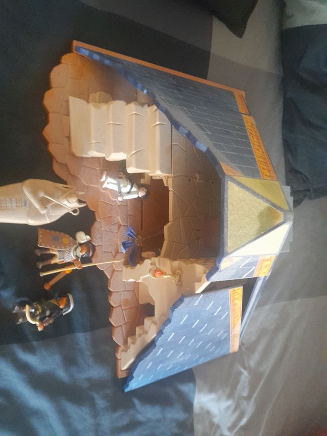 Pirámide de playmobil