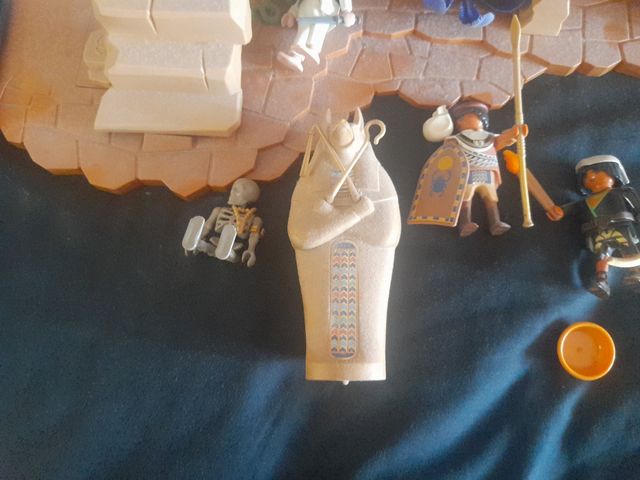 Pirámide de playmobil