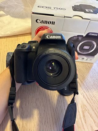Canon EOS 750D
