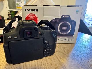 Canon EOS 750D